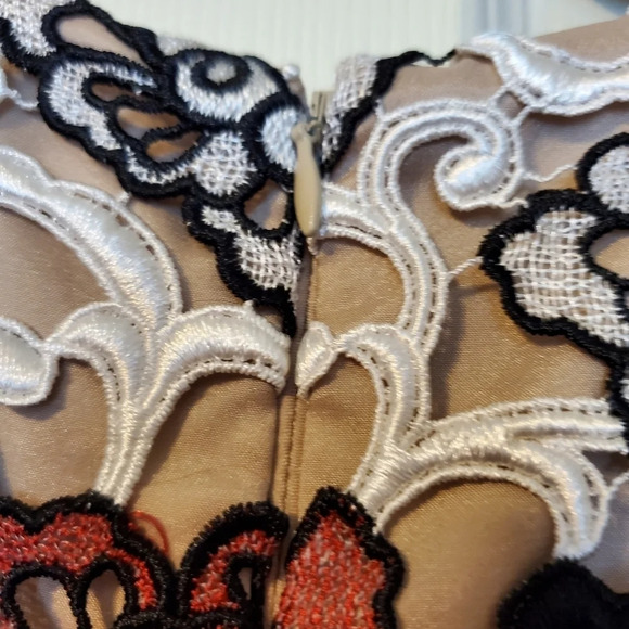 Ml Monique Lhuillier Gown - Picture 12 of 13